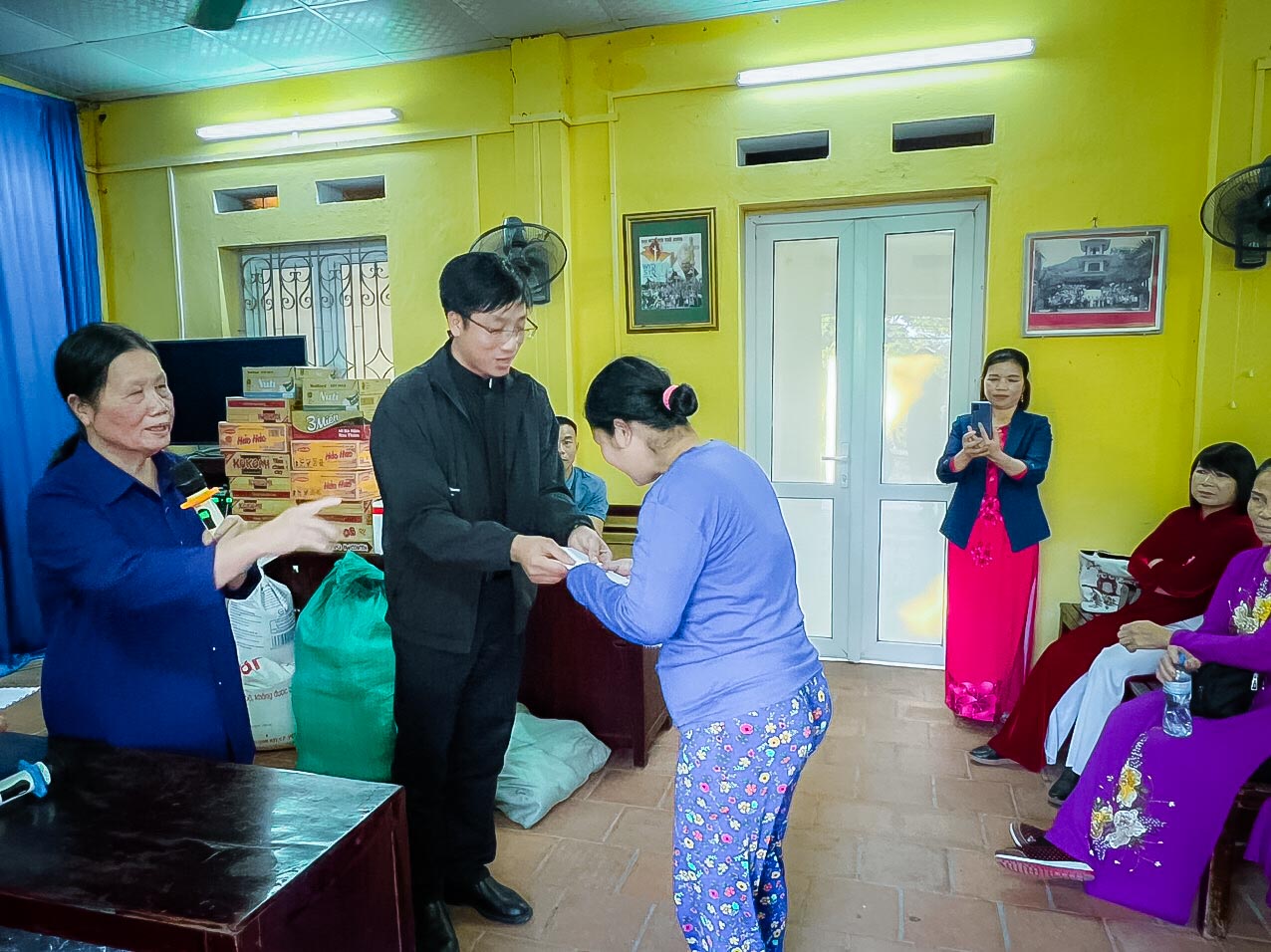 Giáo xứ Yên Tập trao quà Tết tại làng phong Quả Cảm